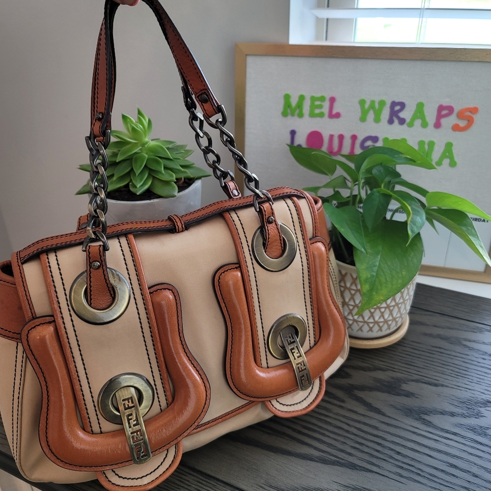 Fendi baguette shoulder bag.